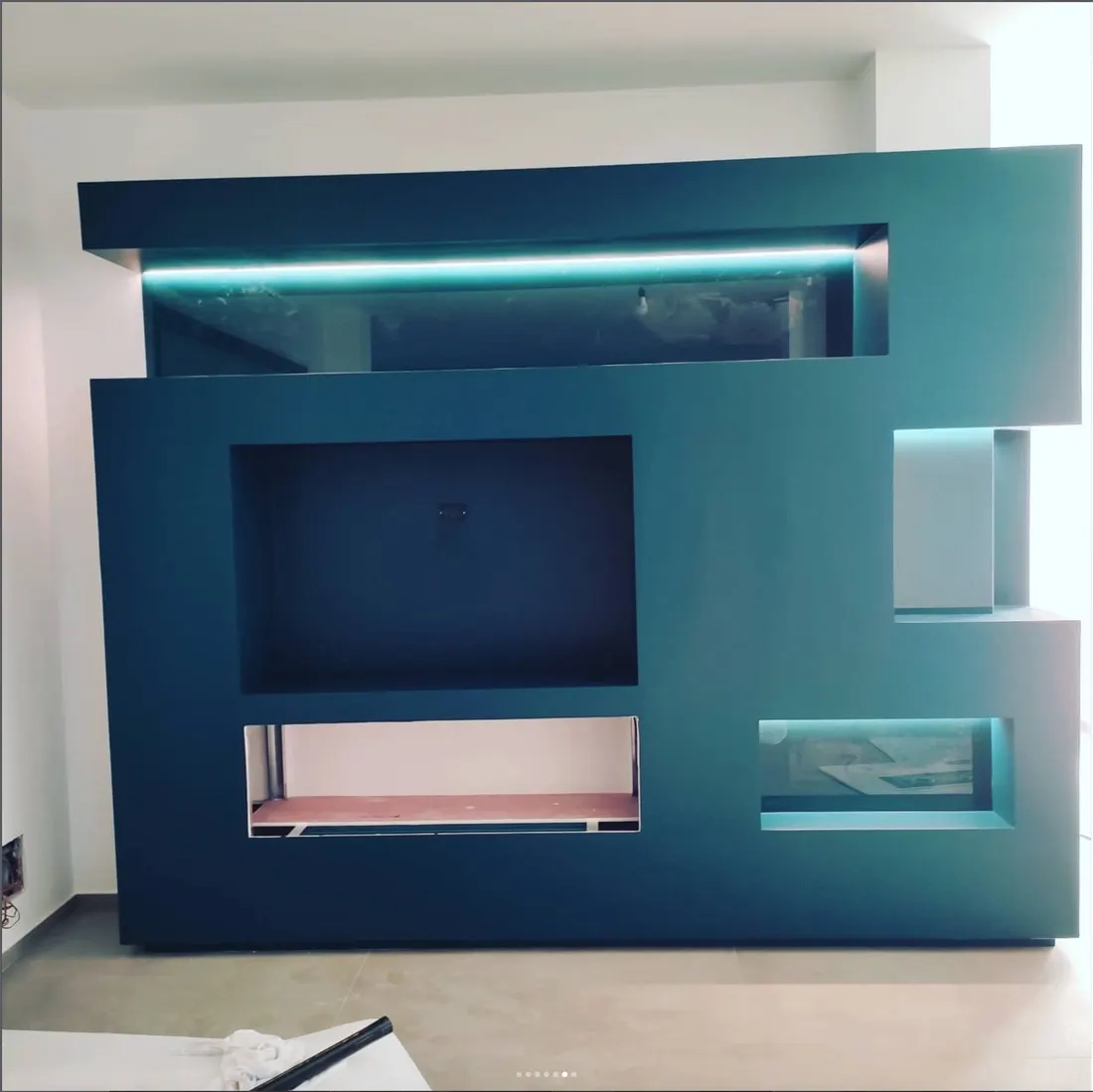 Parete attrezzata in cartongesso con illuminazione LED